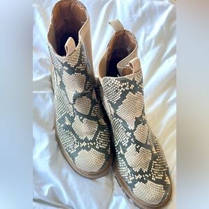Snake skin universal threads booties